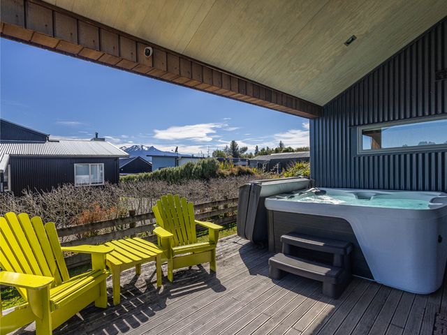 Ohakune Holiday Home Retreat with Hot Tub - 1171439 - photo 2