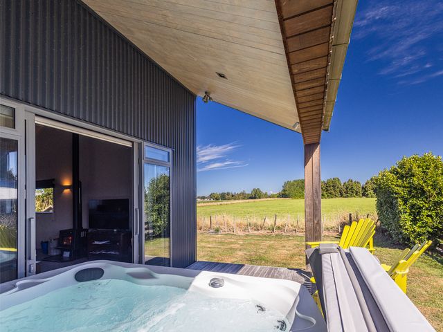 Ohakune Holiday Home Retreat with Hot Tub - 1171439 - photo 3