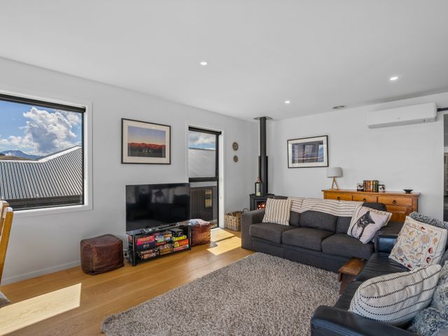 Peak Retreat - Wanaka Holiday Home - 1171575 - photo 4