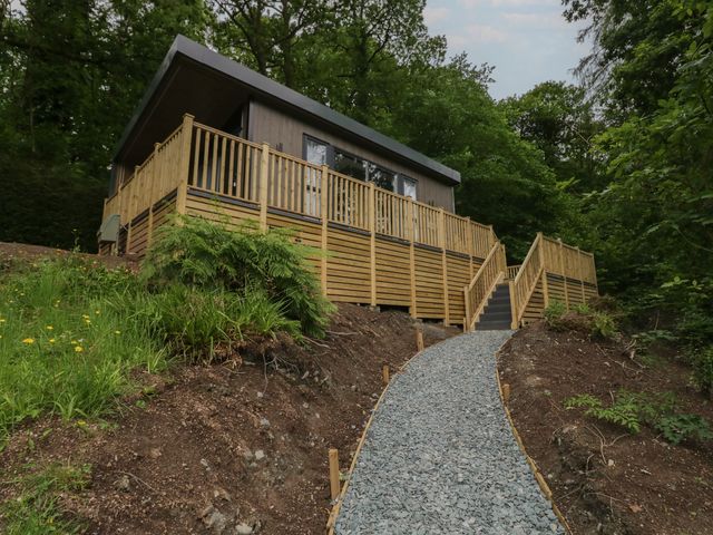 Hodge Luxury Pod