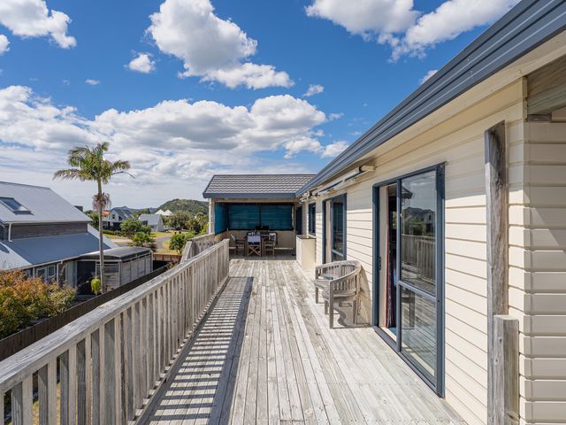 Seaspray Retreat - Matarangi Holiday Home - 1172876 - photo 2