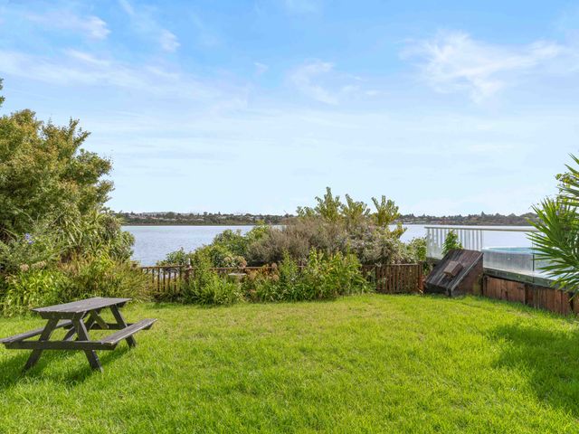 Poolside Lookout - Tauranga Holiday Home - 1174003 - photo 2