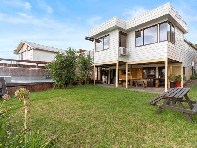 Poolside Lookout - Tauranga Holiday Home - 1174003 - photo 4