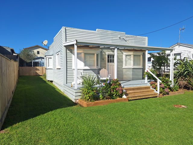 The Wallnutt Nook - Waihi Beach Holiday Home - 1174248 - photo 1
