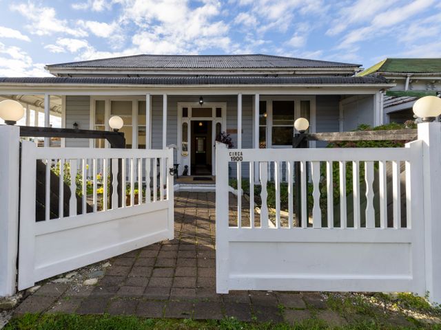 Haere Mai Reefton Heritage Holiday Home - 1175636 - photo 1 