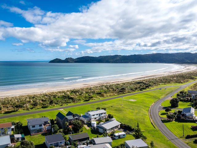 Mahia Bliss - Surf & Serenity Holiday Home - 1176380 - photo 1 