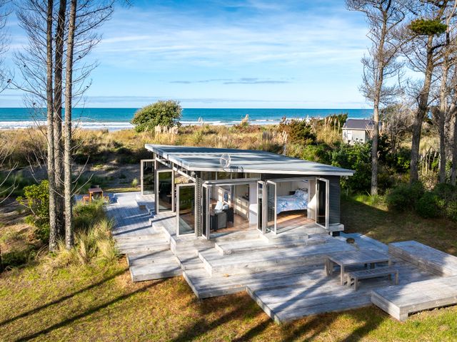 Mahanga Dunes Retreat - Mahia Holiday Home - 1176382 - photo 1