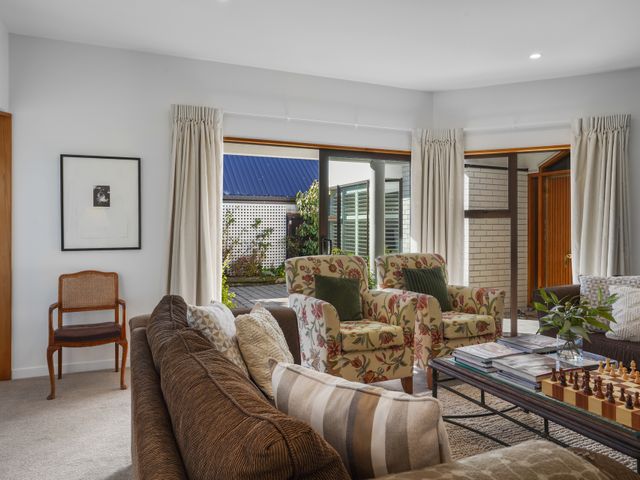 Stylish Fendalton Townhouse - Prime Location - 1176673 - photo 5