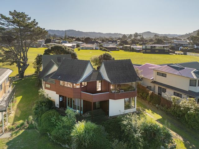 Beachfront Landing - Pauanui Holiday Home - 1179474 - photo 2