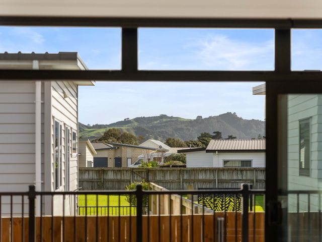 The Sun Trap - Waihi Beach Holiday Home - 1179657 - photo 2