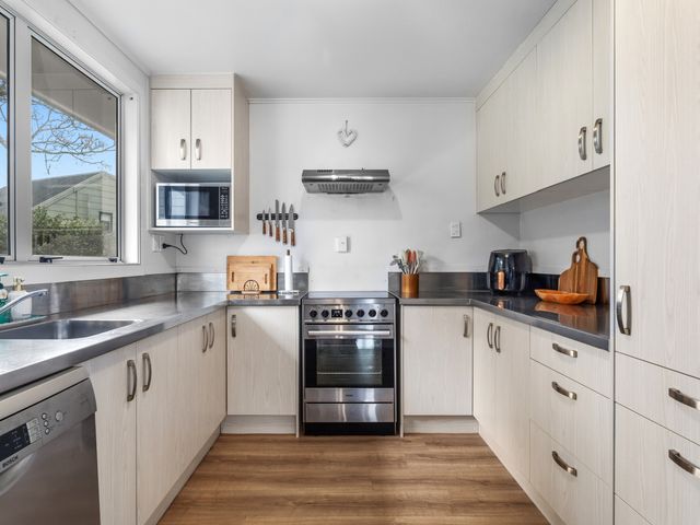 Coastal Haven Retreat - 4 Bedrooms - 1179859 - photo 4