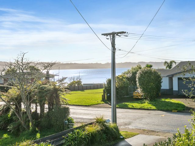 Serenity Lakehouse - Rotorua Holiday Home - 1180178 - photo 5