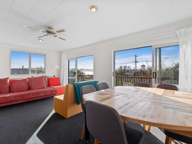 Serenity Lakehouse - Rotorua Holiday Home - 1180178 - photo 3