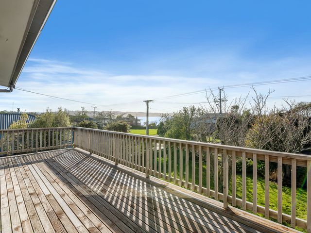 Serenity Lakehouse - Rotorua Holiday Home - 1180178 - photo 4