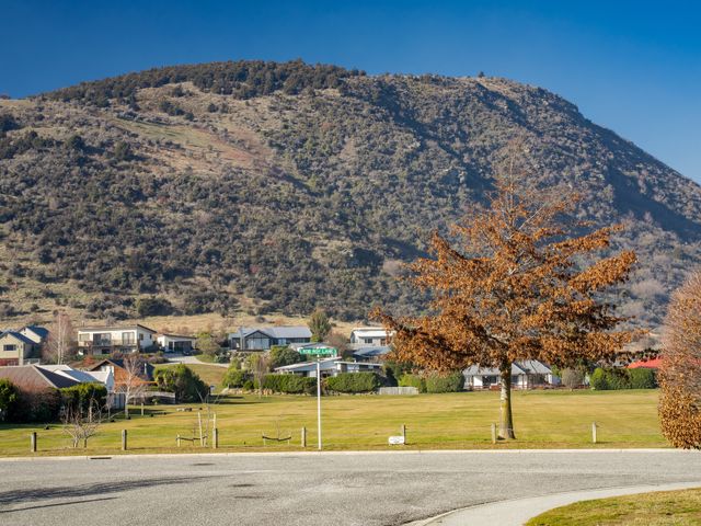 A view of houses and a mountain in Vista Vale - Wanaka Holiday Home