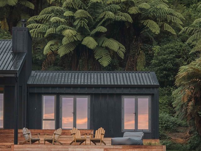 Lakefront Luxury at Okere Falls Lake Rotoiti - 1181864 - photo 3