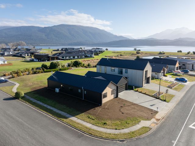 A view of houses and landscape at Southern Solace - Te Anau Holiday Home Te Anau