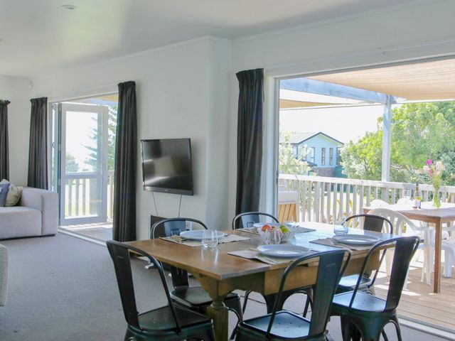 Coastal Retreat - Whiritoa Holiday House - 1182486 - photo 4