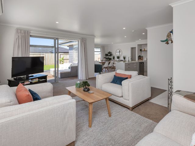 Serendipity - One Tree Point Holiday Home - 1182567 - photo 5