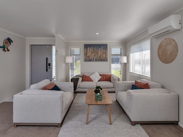 Serendipity - One Tree Point Holiday Home - 1182567 - photo 4