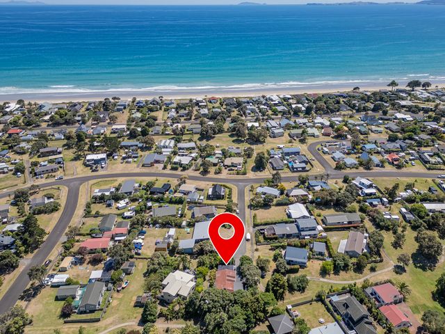 Living The Dream - Matarangi Holiday Home - 1182572 - photo 1 