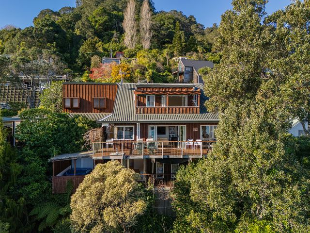The Mount Paku Bach - Tairua Holiday Home - 1182630 - photo 1 