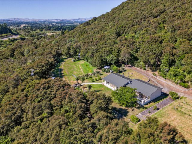 Hill Cottage - Featherston Holiday Home - 1182985 - photo 1 