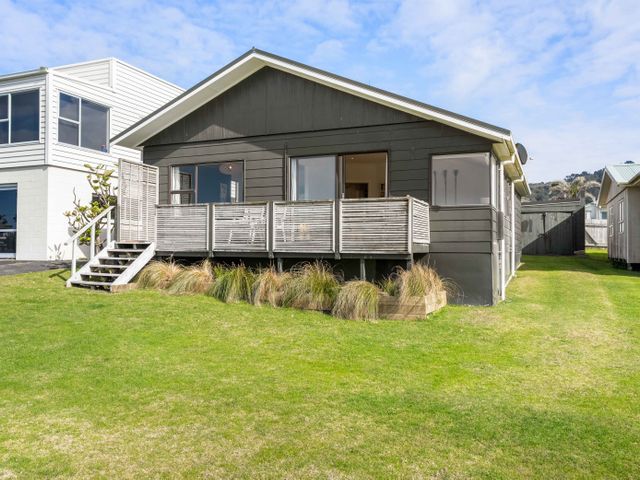 Reserve View Retreat - Waihi Beach Holiday Home - 1183123 - photo 2