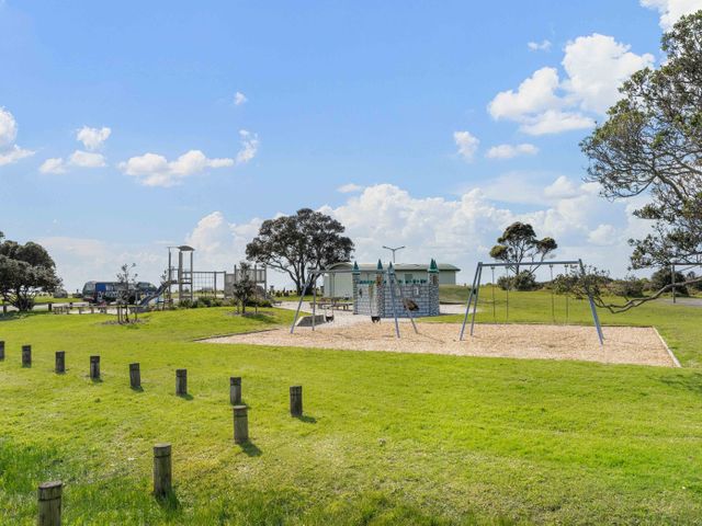 Reserve View Retreat - Waihi Beach Holiday Home - 1183123 - photo 4