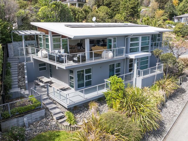 Waikawa Bay View - Waikawa Holiday Home - 1183969 - photo 2