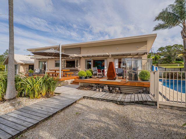 Family Tides Retreat - Whangapoua Holiday Home - 1184087 - photo 5