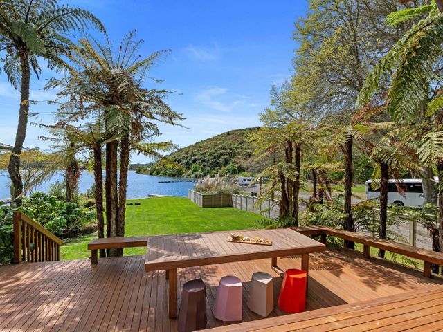 Okawa Bay Lakeside - Lake Rotoiti A-Frame - 1184165 - photo 3