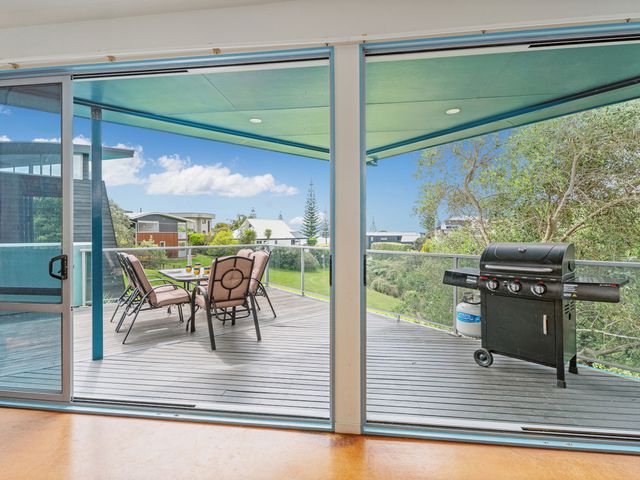 The Tui’s View - Onemana Holiday Home - 1190438 - photo 5