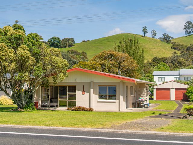 Ocean Whispers - Whitianga Holiday Home - 1192011 - photo 2