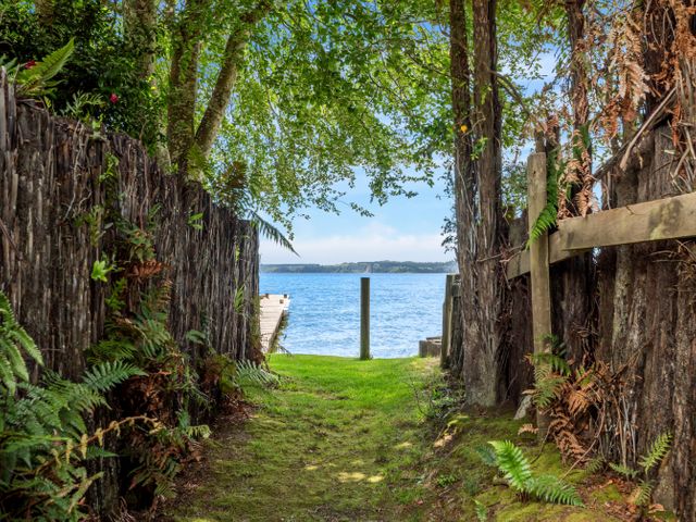 Lakepath Retreat - Lake Rotoiti Holiday Home - 1192475 - photo 1 