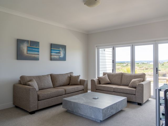 Sunlit Shores - Papamoa Holiday Homes - 1193850 - photo 3