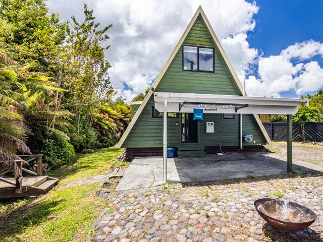 Peaks and Pines Chalet - Ohakune Holiday Home - 1193915 - photo 2