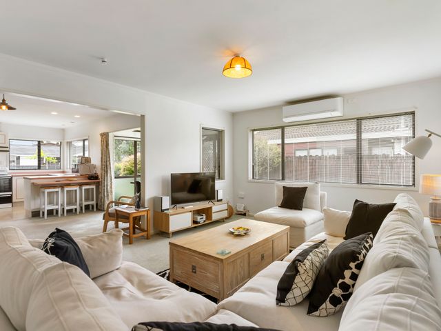 The Orewa Beach House - 200 Steps to Orewa Beach - 1195629 - photo 3