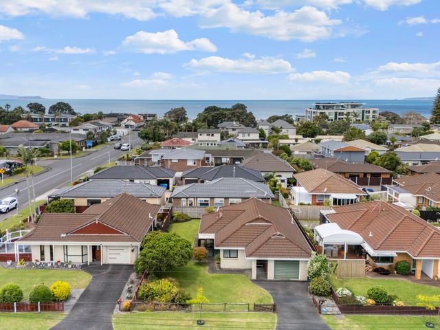 The Orewa Beach House - 200 Steps to Orewa Beach - 1195629 - photo 2
