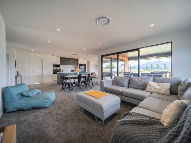 Breaksea Basecamp - Te Anau Holiday Home - 1195866 - photo 3