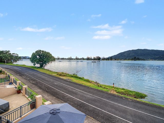 Waterfront Bliss - Tairua Holiday Home - 1197163 - photo 3