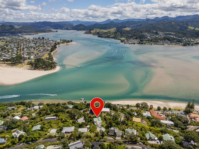 Panoramic Views on Paku - Tairua Family Retreat - 1197391 - photo 3