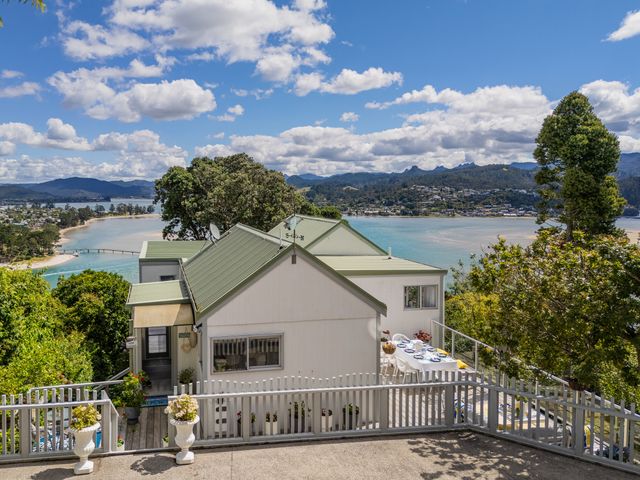 Panoramic Views on Paku - Tairua Family Retreat - 1197391 - photo 1 