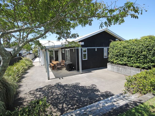 Relax on Richmond - Taranaki Holiday Home - 1197574 - photo 1 