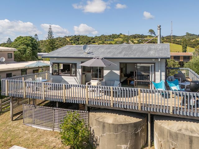 Sunseekers Bach - Whangapoua Holiday Home - 1197579 - photo 3
