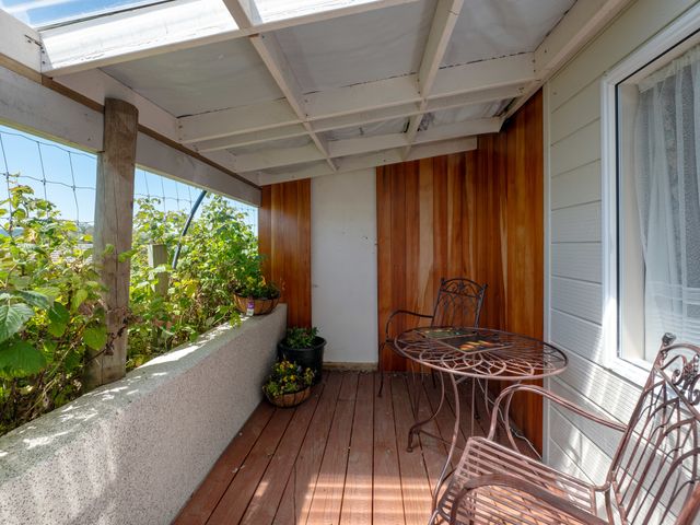 An outdoor space with a table and chairs and potted plants at Hawksie Place in Reporaa