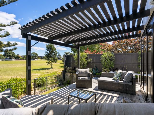 The Happy Place - Mount Maunganui Reserve View - 1200118 - photo 2