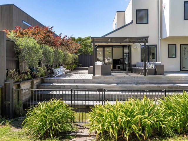 The Happy Place - Mount Maunganui Reserve View - 1200118 - photo 1 