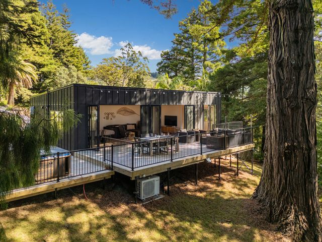 Modern Coastal Tree House - Whangamata Retreat - 1200800 - photo 2
