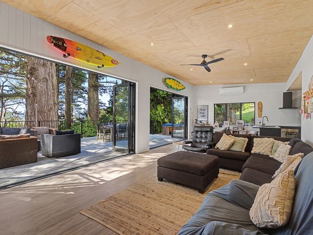 Modern Coastal Tree House - Whangamata Retreat - 1200800 - photo 4